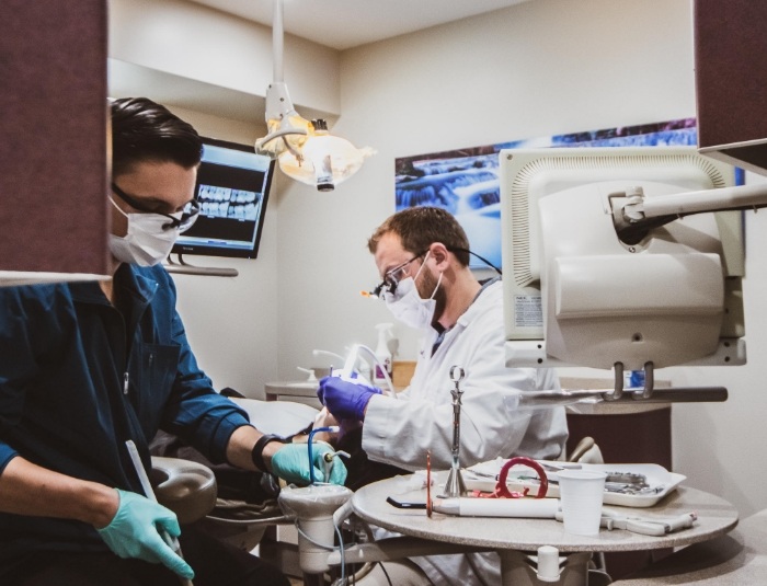 Emergency dentist in Phoenix treating a dental patient