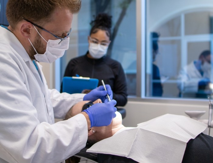 Sedation dentist in Phoenix treating a dental patient